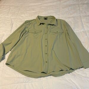 EUC women’s XL Eddie Bauer sage green long sleeve button down